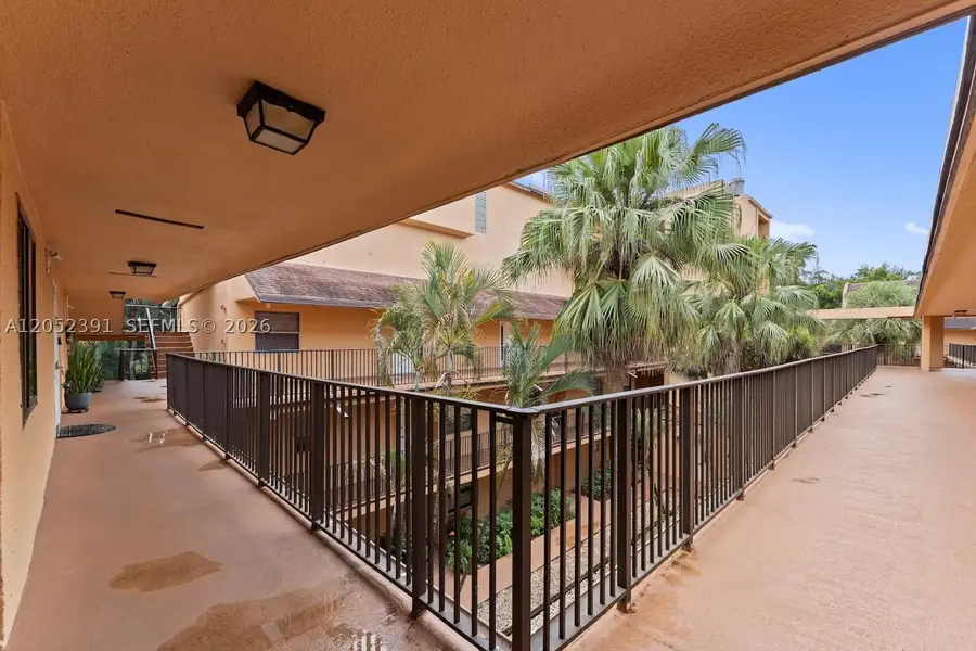 430 Commodore Dr #310, Plantation, FL 33325 - #3