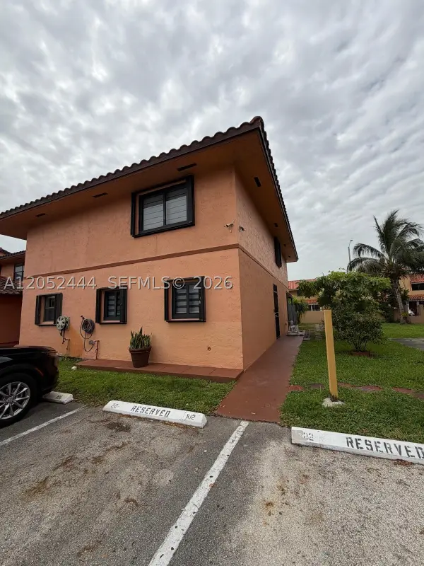 2760 W 63rd Pl #106-23, Hialeah, FL 33016