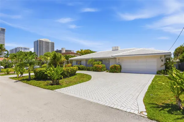 8 Castle Harbor Is, Fort Lauderdale, FL 33308