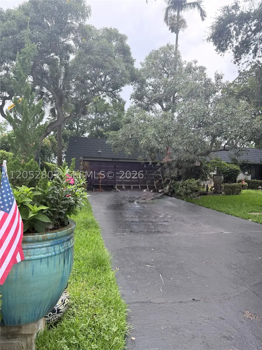 8541 N Lake Dasha Dr, Plantation, FL 33324 - #3