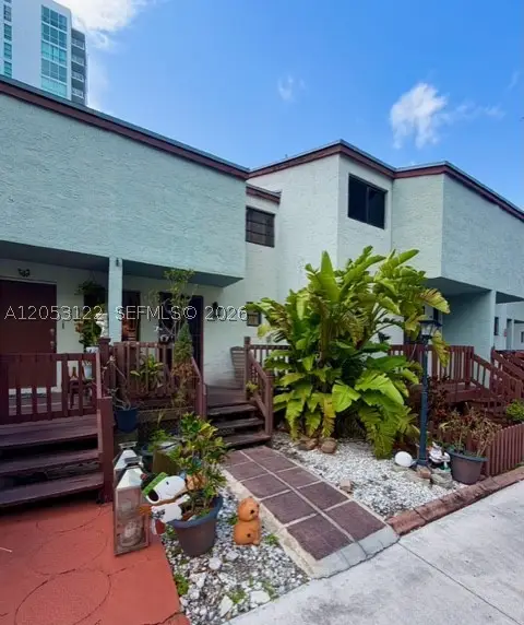 1901 NW S River Dr #22C, Miami, FL 33125