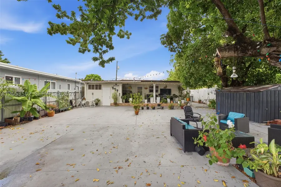 419 SE 3rd St, Hialeah, FL 33010 - #2