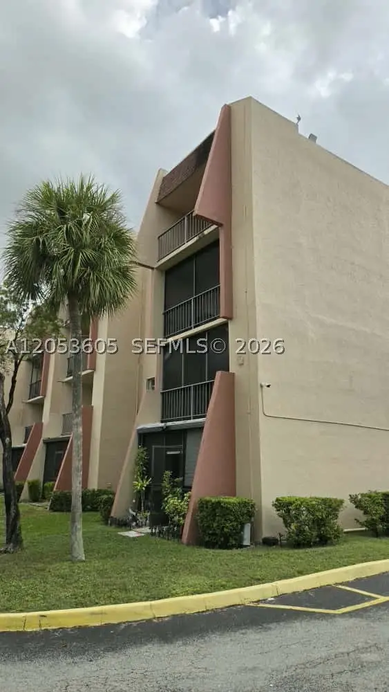 13707 Kendale Lakes Cir #PH11, Miami, FL 33183