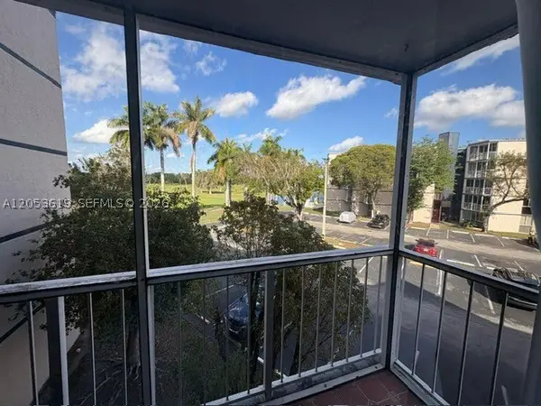 7035 NW 186th St #D302, Hialeah, FL 33015