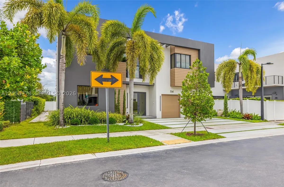 7541 NW 100th Ave, Doral, FL 33178 - #1