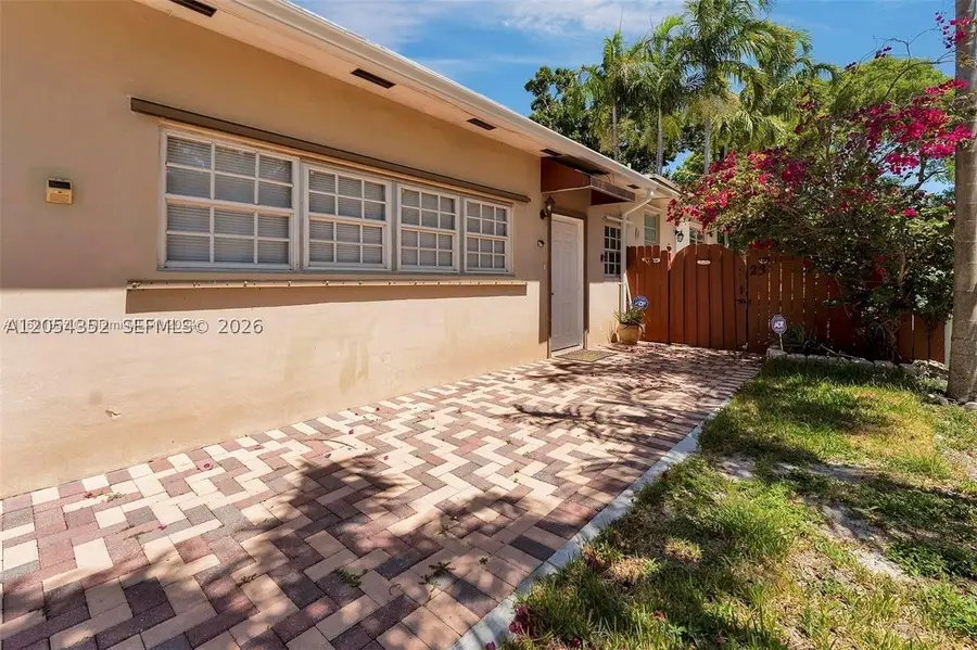 23 SW 8th St, Hallandale Beach, FL 33009 - #3