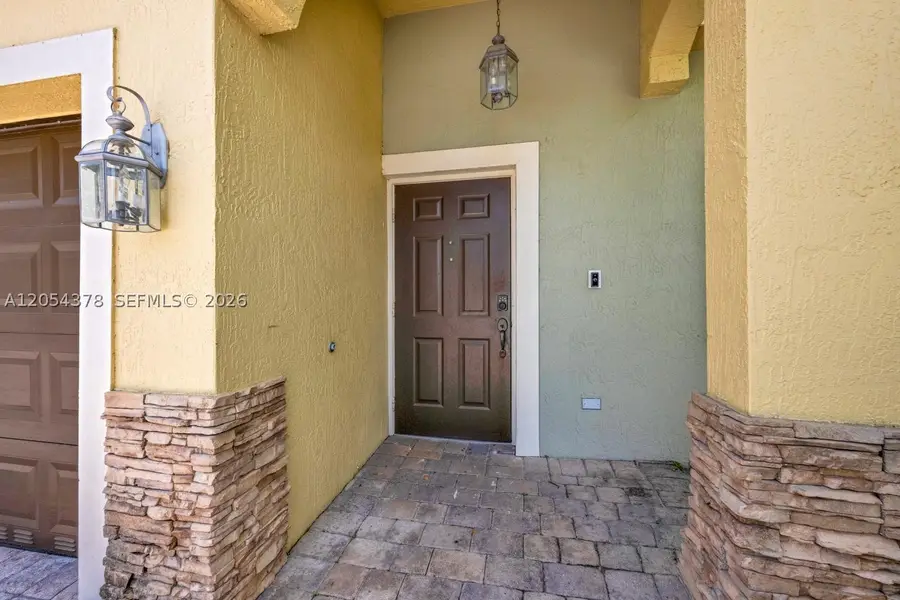 3326 NE 11th Dr, Homestead, FL 33033 - #3