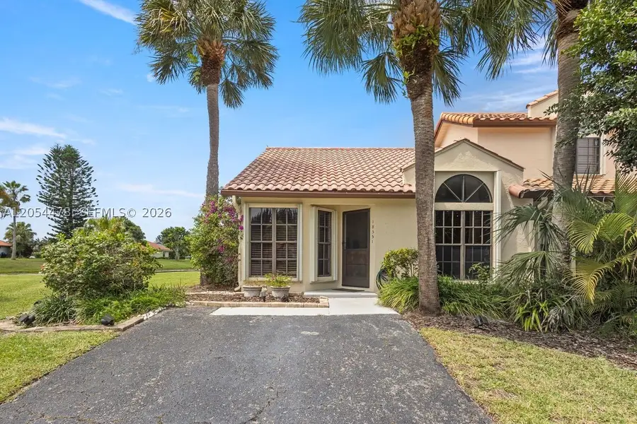 18551 Woodstream Dr, Boca Raton, FL 33498 - #2