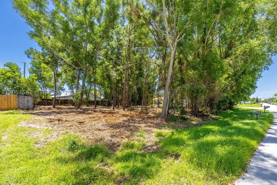 2801 SE Leigh Ave, Port Saint Lucie, FL 34952 - #3