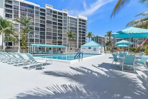 200 Leslie Dr #631, Hallandale Beach, FL 33009