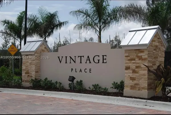 7022 NW 102nd Pl, Doral, FL 33178