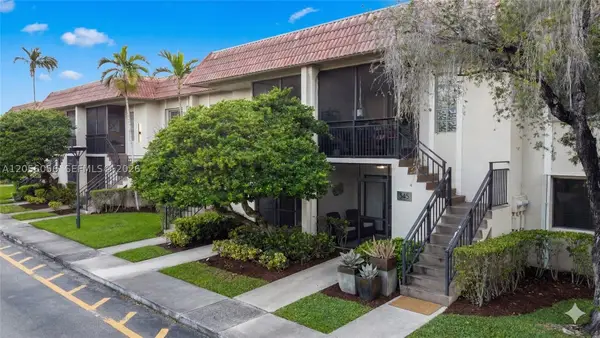 310 Lakeview Dr #105, Weston, FL 33326