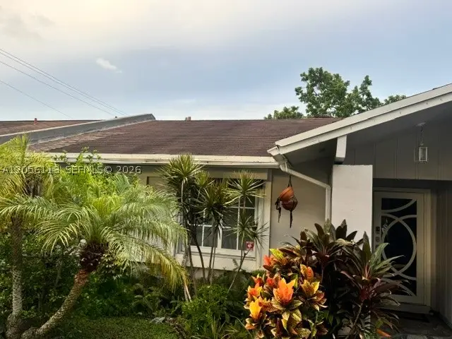 450 E Lakewood Cir E #B, Margate, FL 33063 - #1