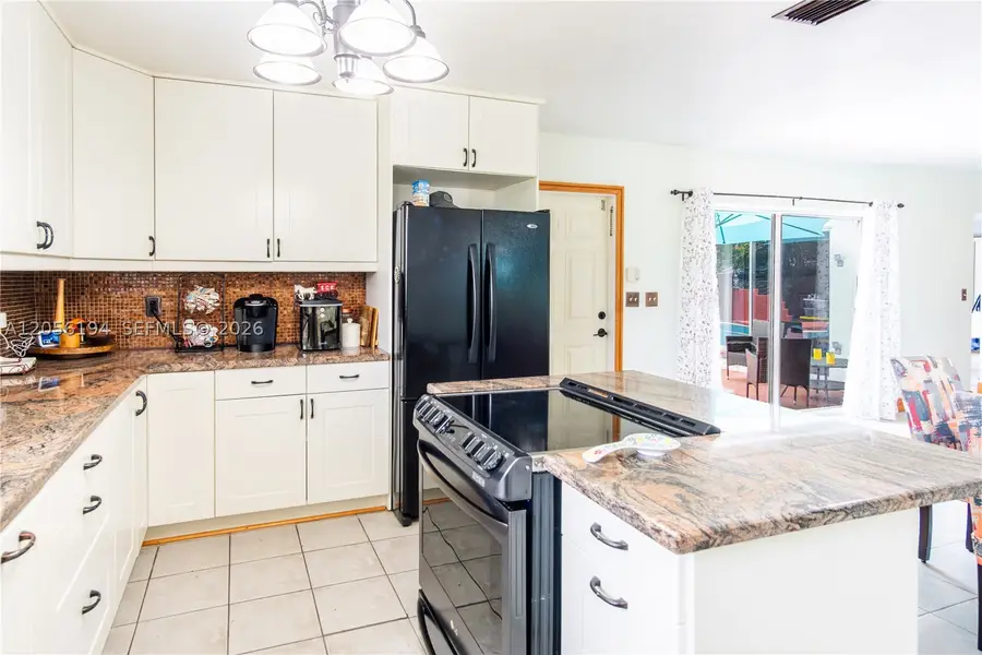9920 Pan American Dr, Cutler Bay, FL 33189 - #2