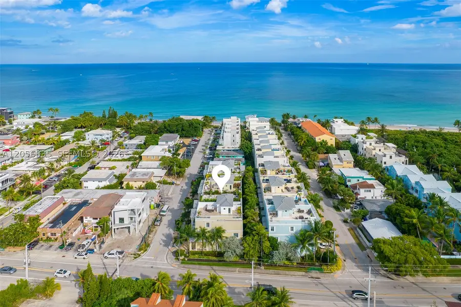 348 Elm St #B-10, Hollywood, FL 33019 - #2