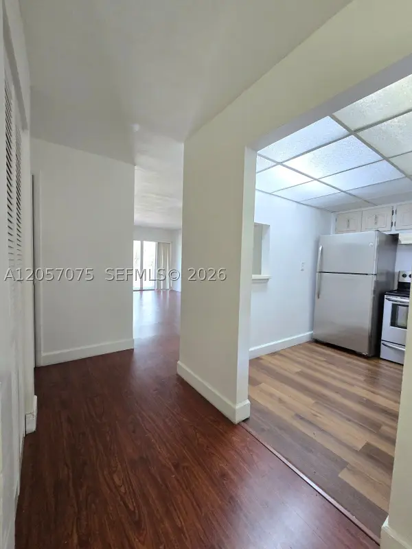 9357 Fontainebleau Blvd #D420, Miami, FL 33172