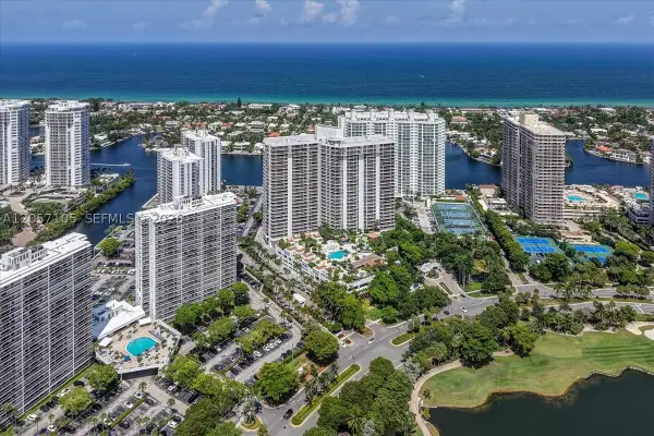 20515 E Country Club Dr #2048, Aventura, FL 33180
