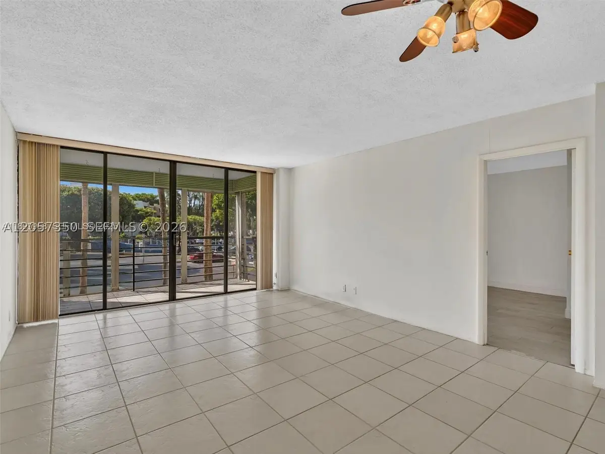 20500 W Country Club Dr #203, Aventura, FL 33180 - #1