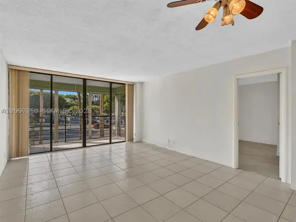 20500 W Country Club Dr #203, Aventura, FL 33180