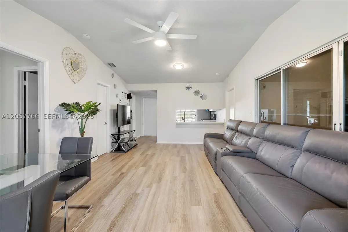 5550 S Lakewood Cir S #b, Margate, FL 33063 - #1