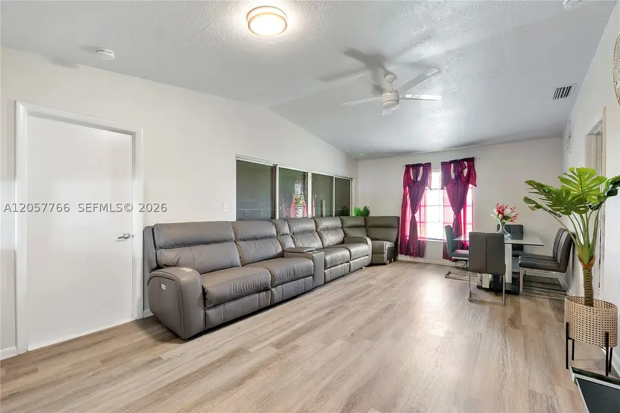 5550 S Lakewood Cir S #b, Margate, FL 33063 - #2