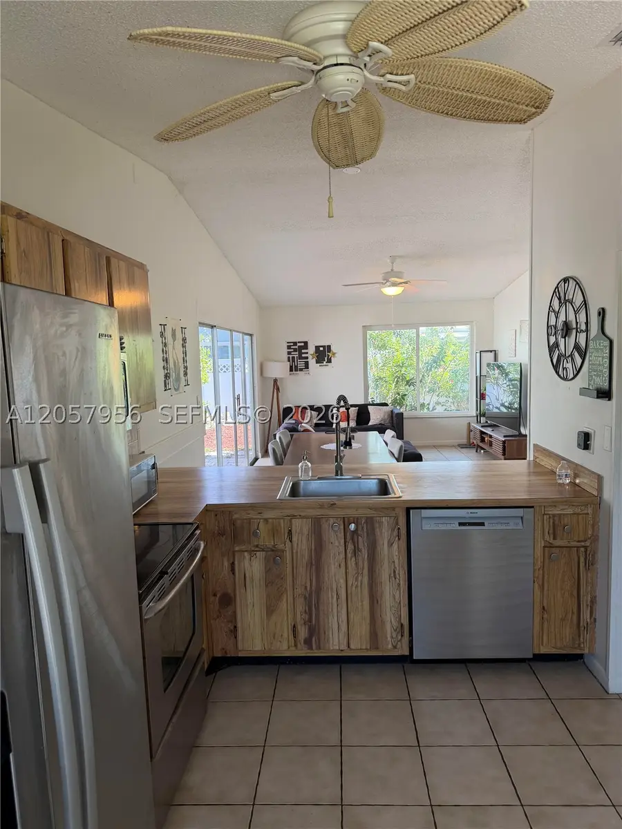 360 B N Lakewood Cir E, Margate, FL 33063 - #3