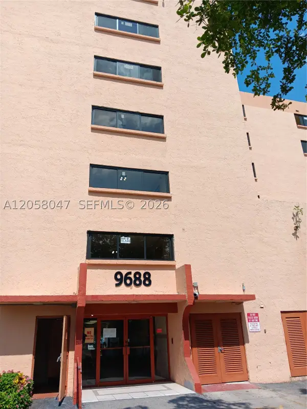 9688 Fontainebleau Blvd #502, Miami, FL 33172