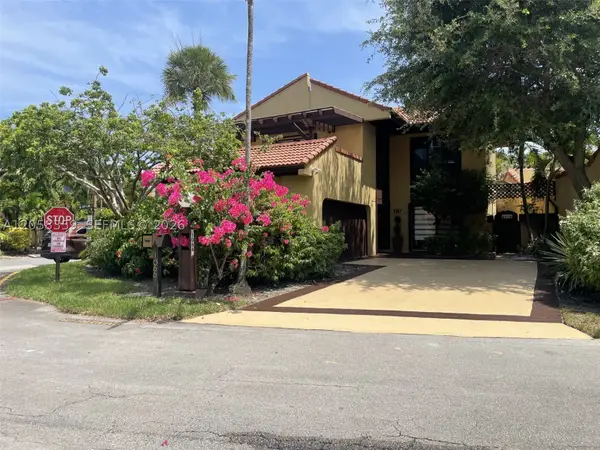 1066 NE 202nd Ln, Miami, FL 33179