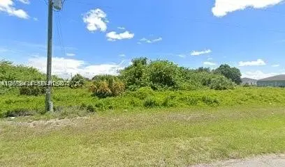 3060 Adcock Dr, La Belle, FL 33935