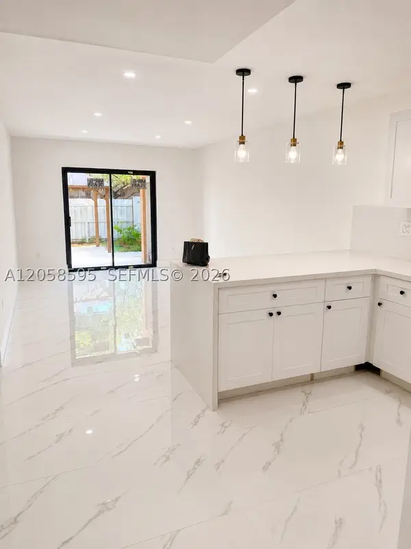 10851 SW 2nd St #K105, Sweetwater, FL 33174