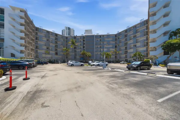 3401 N Country Club Dr #804, Aventura, FL 33180
