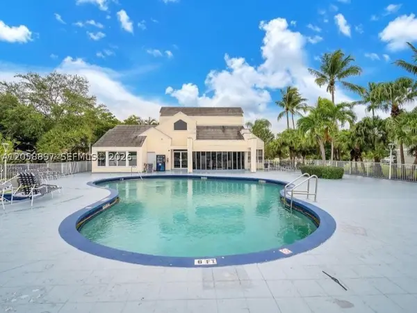 3461 NW 44th St #102, Oakland Park, FL 33309