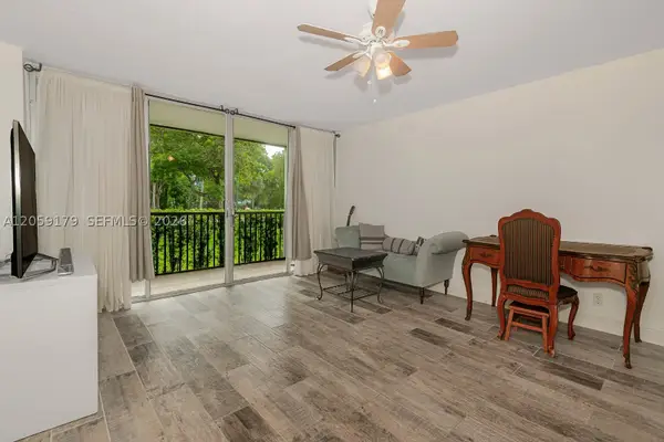 3401 N Country Club Dr #117, Aventura, FL 33180