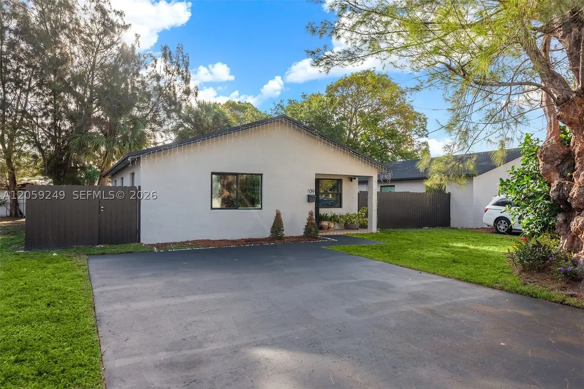 309 SE 3rd Ave, Hallandale Beach, FL 33009 - #1