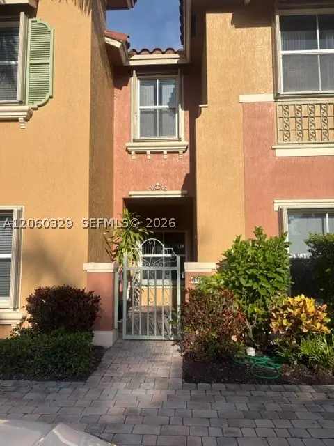 806 SW 143rd Ter, Pembroke Pines, FL 33027