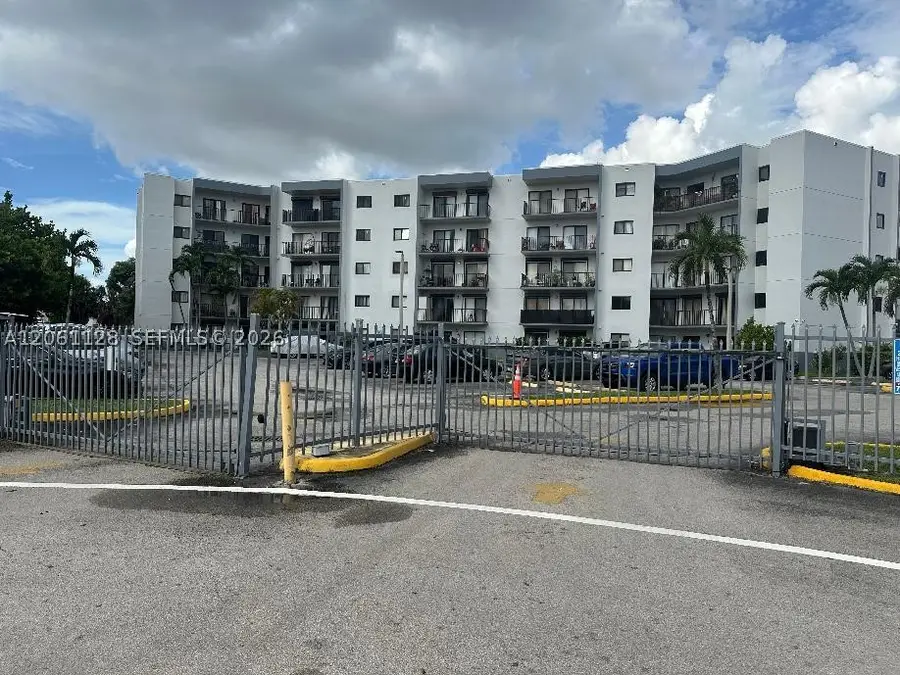 1820 W 53rd St #518, Hialeah, FL 33012 - #2