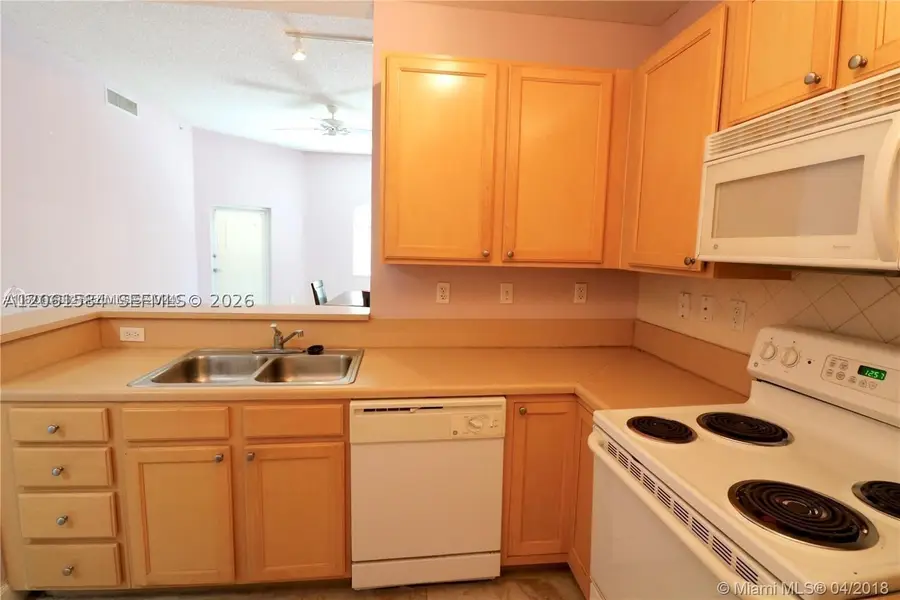 6001 SW 70th St #117, South Miami, FL 33143 - #3