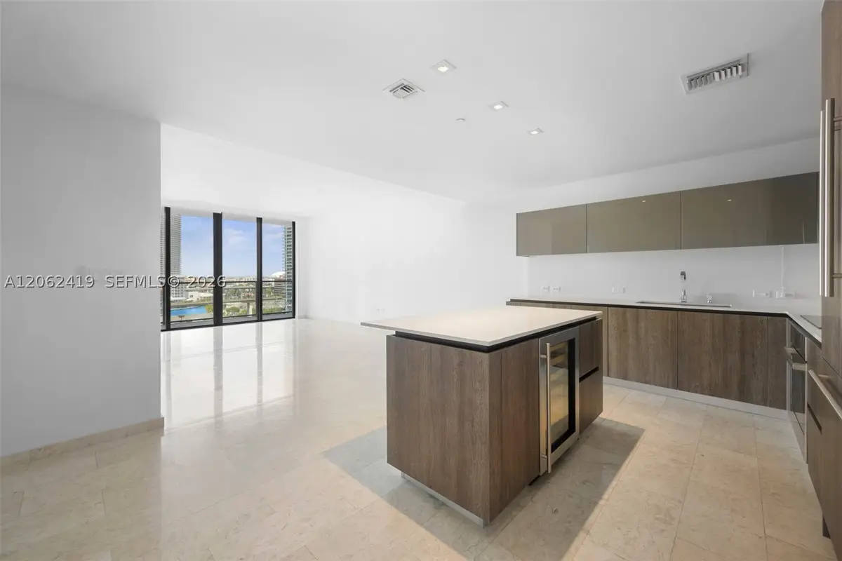 68 SE 6th St #910, Miami, FL 33131 - #1