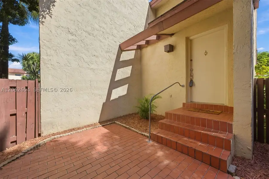 291 W Park Dr #9-201, Miami, FL 33172 - #2