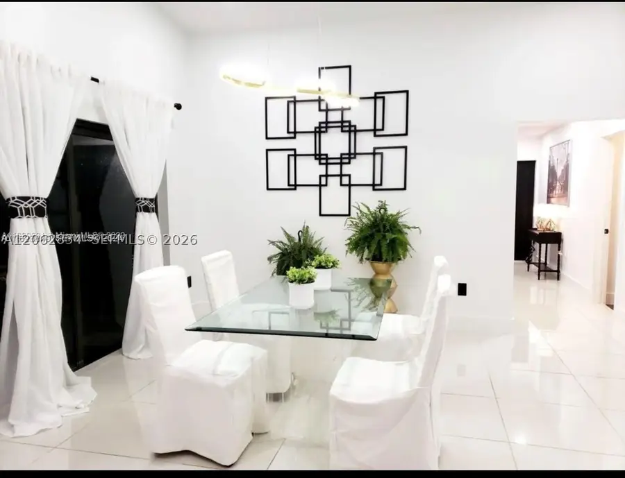 522 NE 195th St, Miami, FL 33179 - #2
