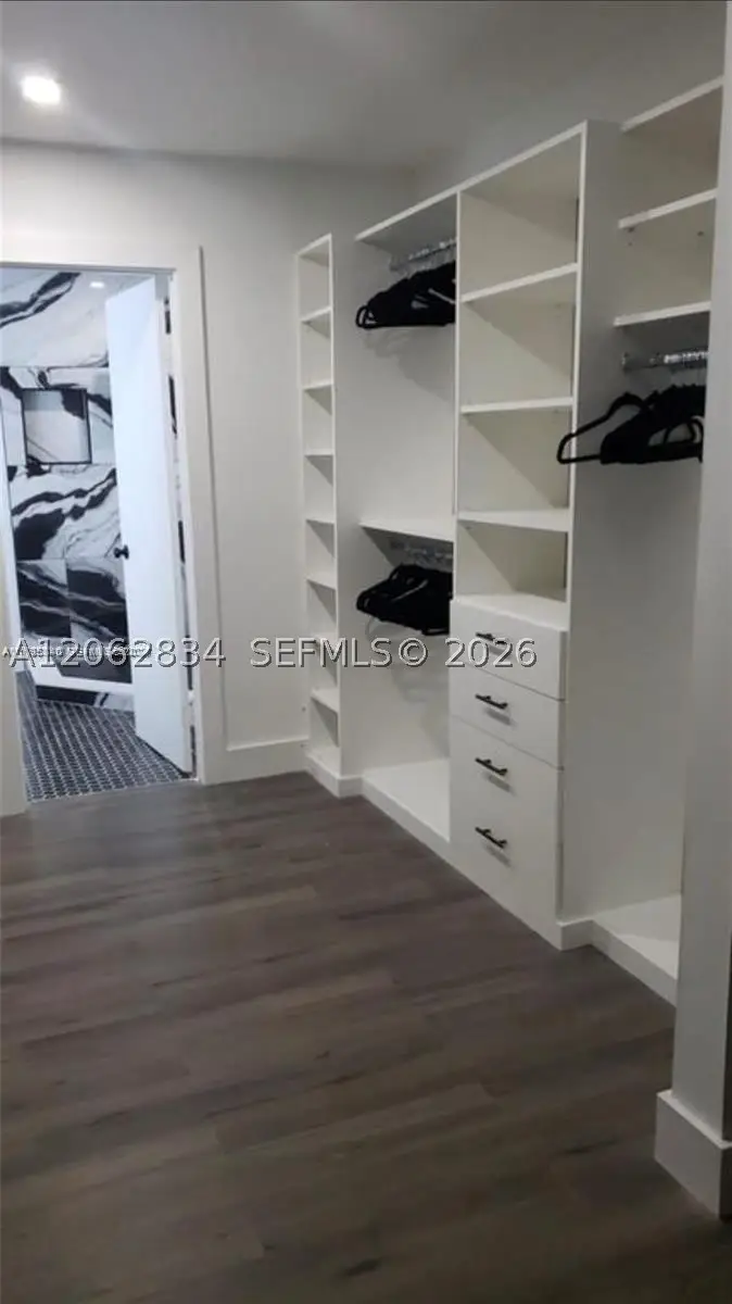 522 NE 195th St, Miami, FL 33179 - #3