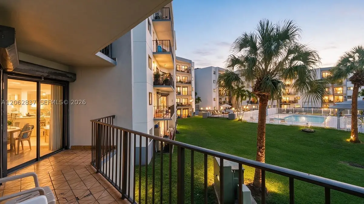 1820 W 53rd St #204, Hialeah, FL 33012 - #1