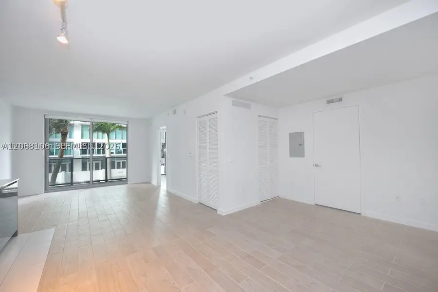 31 SE 6th St #406, Miami, FL 33131 - #2