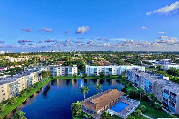 414 SE 10th St #103, Dania Beach, FL 33004