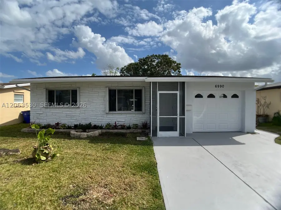 6990 NW 17th St, Margate, FL 33063 - #2