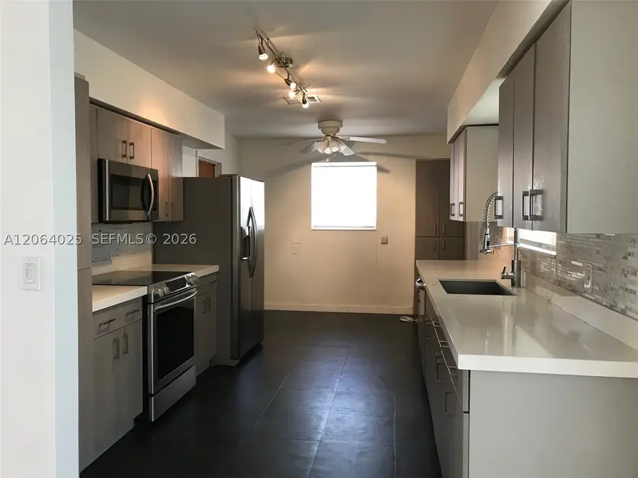801 Albatross St, Miami Springs, FL 33166 - #3