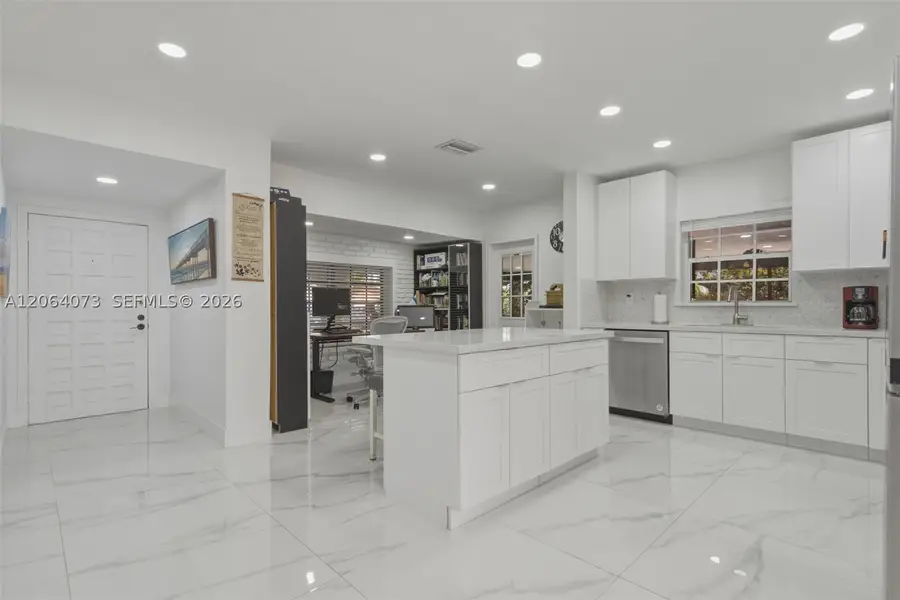 11621 NW 58th Pl, Hialeah, FL 33012 - #2