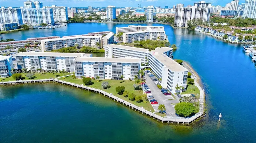 3030 Marcos Dr #T301, Aventura, FL 33160 - #2