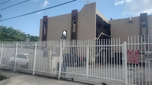 652 NW 3rd St #305, Miami, FL 33128