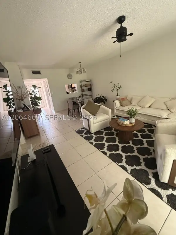 1055 Country Club Dr #402, Margate, FL 33063